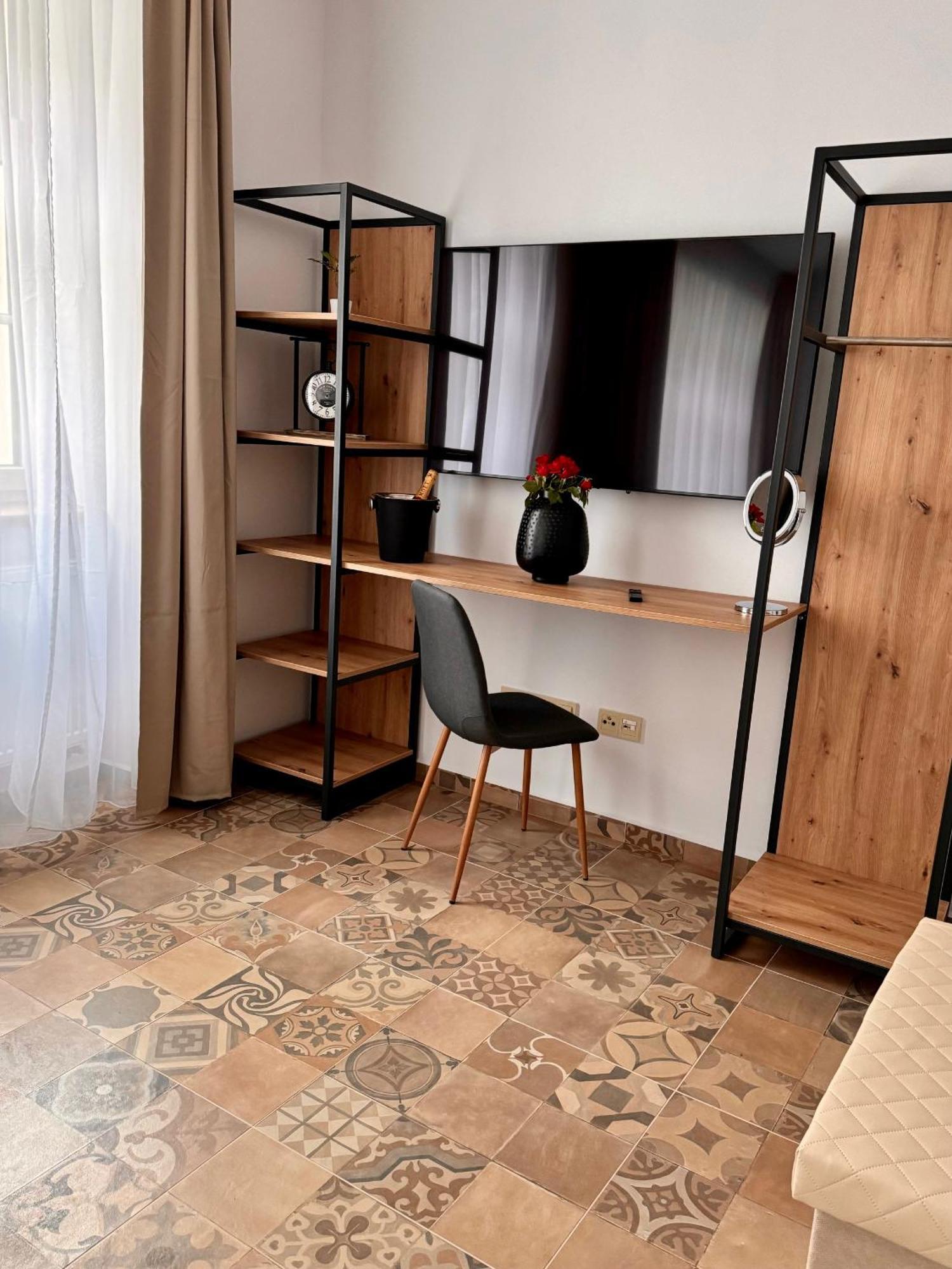 Yemenites Apartment